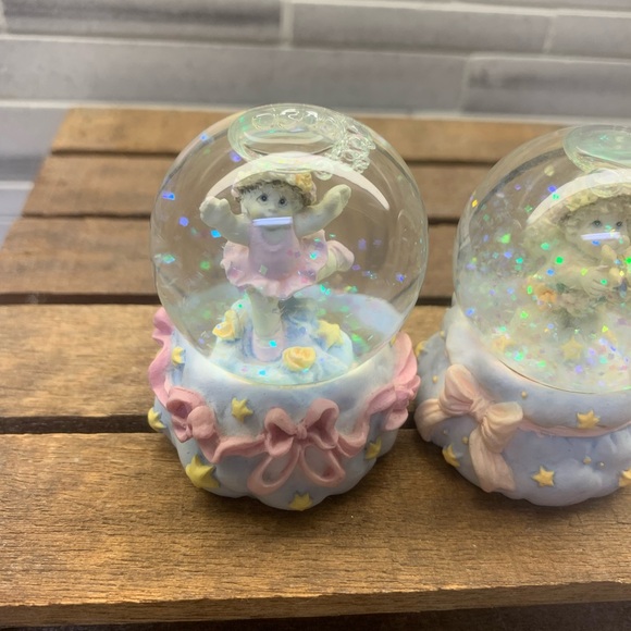 Set of Two Vintage Dreamsicle Cherub Mini Snow Globes - Picture 3 of 6